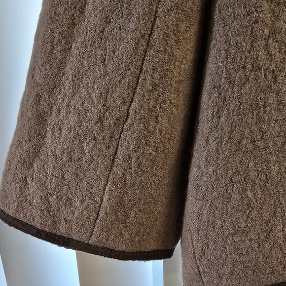 BCBG classic short coat in soft wool-blend fabric. - Picture 8 of 10